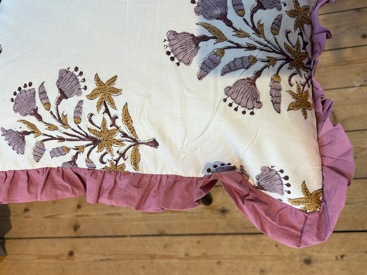 Kuddfodral flower purple